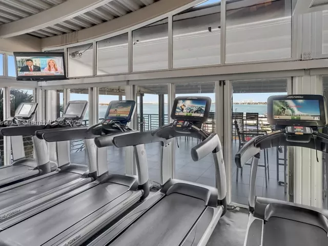 1-bedroom condo for rent in Miami - 1717 N Bayshore Dr A-1950 - MondialRealty