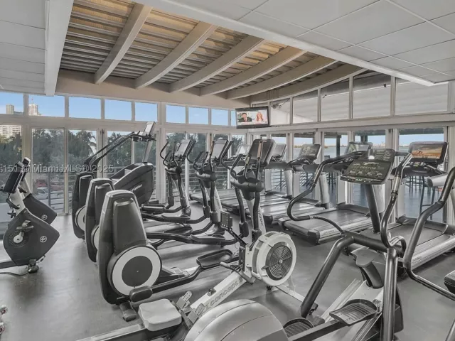 1-bedroom condo for rent in Miami - 1717 N Bayshore Dr A-1950 - MondialRealty