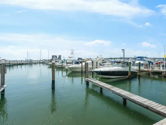 1-bedroom condo for rent in Miami - 1717 N Bayshore Dr A-1950 - MondialRealty