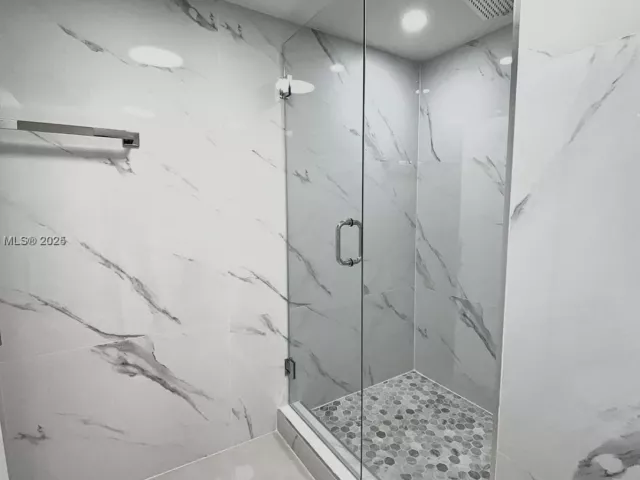 1-bedroom condo for rent in Miami - 1717 N Bayshore Dr A-1950 - MondialRealty