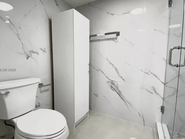 1-bedroom condo for rent in Miami - 1717 N Bayshore Dr A-1950 - MondialRealty