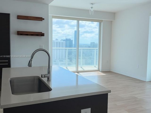 Apartment for rent  Unit #3811 - photo 6809704