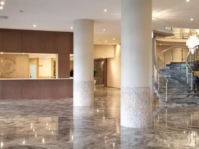 1-bedroom condo for rent in Miami Beach - 5401 Collins Ave 931 - MondialRealty