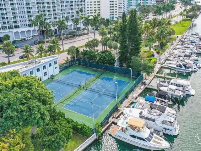 1-bedroom condo for rent in Miami Beach - 5401 Collins Ave 931 - MondialRealty