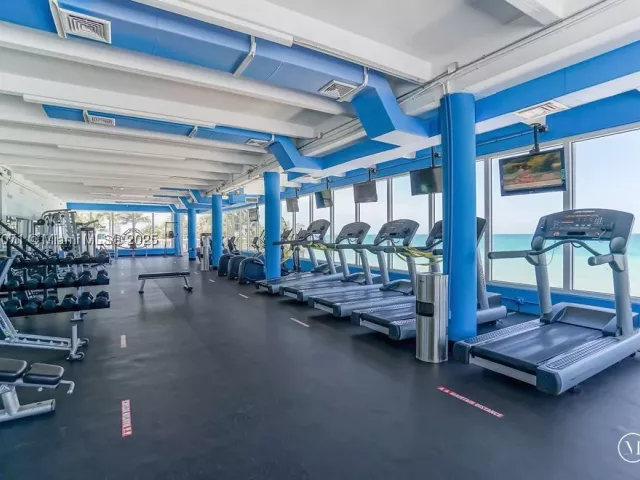 1-bedroom condo for rent in Miami Beach - 5401 Collins Ave 931 - MondialRealty