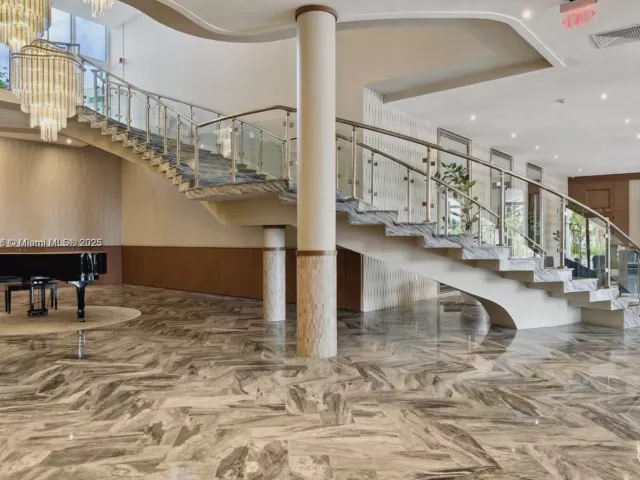 1-bedroom condo for rent in Miami Beach - 5401 Collins Ave 931 - MondialRealty