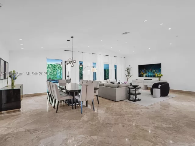 3-bedroom home for sale in Bal Harbour - 145 Bal Bay Dr - MondialRealty
