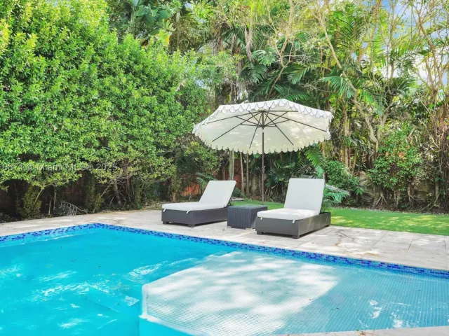 3-bedroom home for sale in Bal Harbour - 145 Bal Bay Dr - MondialRealty