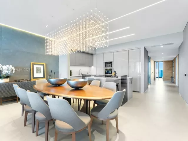 4-bedroom condo for sale in Sunny Isles Beach - 18975 Collins Ave 1002 - MondialRealty
