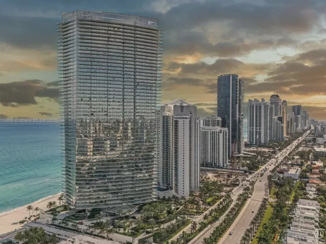 4-bedroom condo for sale in Sunny Isles Beach - 18975 Collins Ave 1002 - MondialRealty