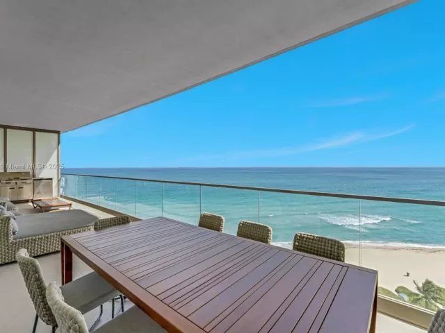 4-bedroom condo for sale in Sunny Isles Beach - 18975 Collins Ave 1002 - MondialRealty