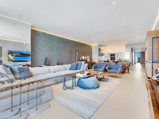 4-bedroom condo for sale in Sunny Isles Beach - 18975 Collins Ave 1002 - MondialRealty
