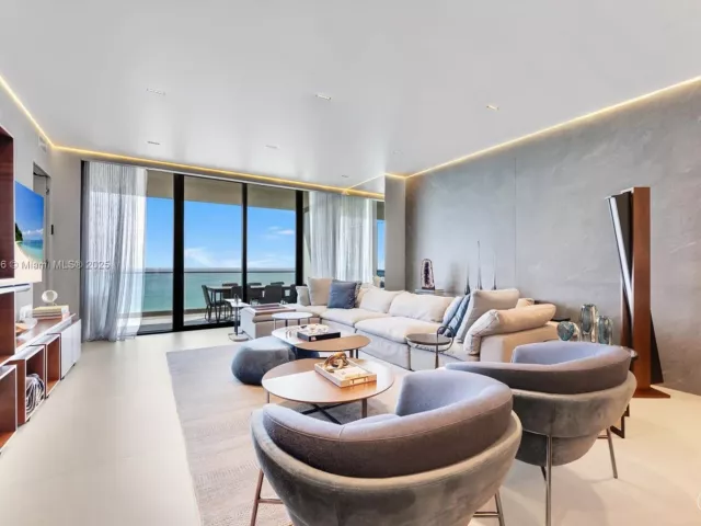 4-bedroom condo for sale in Sunny Isles Beach - 18975 Collins Ave 1002 - MondialRealty