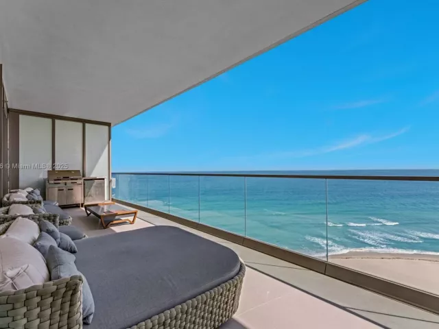 4-bedroom condo for sale in Sunny Isles Beach - 18975 Collins Ave 1002 - MondialRealty