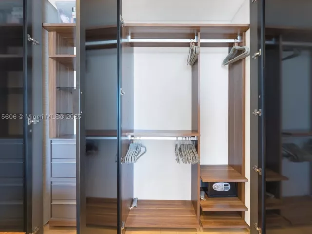 4-bedroom condo for sale in Sunny Isles Beach - 18975 Collins Ave 1002 - MondialRealty
