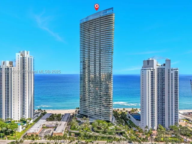 4-bedroom condo for sale in Sunny Isles Beach - 18975 Collins Ave 1002 - MondialRealty