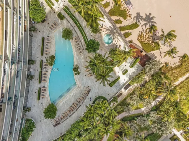 4-bedroom condo for sale in Sunny Isles Beach - 18975 Collins Ave 1002 - MondialRealty