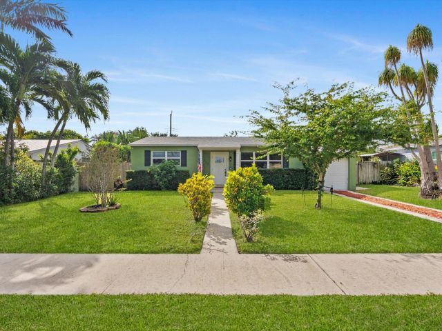 Home for sale at 320 Summa Street - photo 6813991