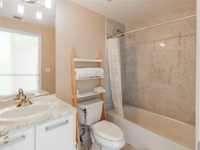 Apartment for rent  Unit #3703 - photo 6808760