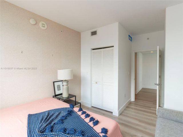 Apartment for rent  Unit #3703 - photo 6808761