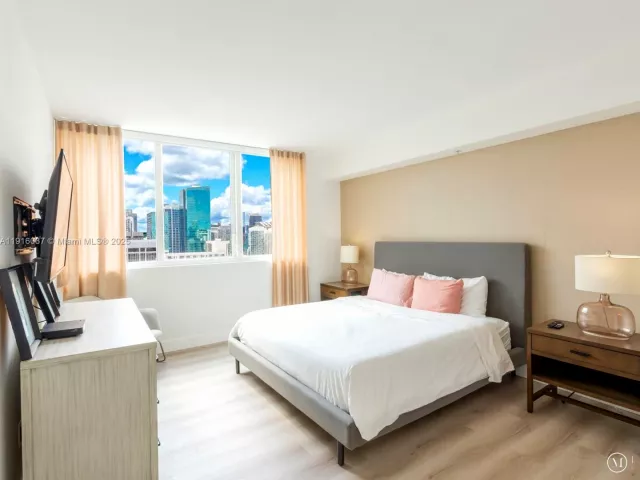 2-bedroom condo for rent in Miami - 244 Biscayne Blvd 3703 - MondialRealty