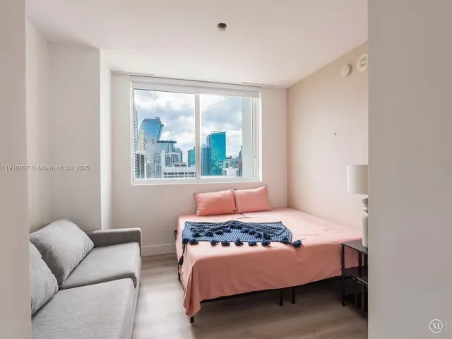 2-bedroom condo for rent in Miami - 244 Biscayne Blvd 3703 - MondialRealty