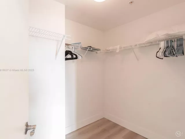 2-bedroom condo for rent in Miami - 244 Biscayne Blvd 3703 - MondialRealty