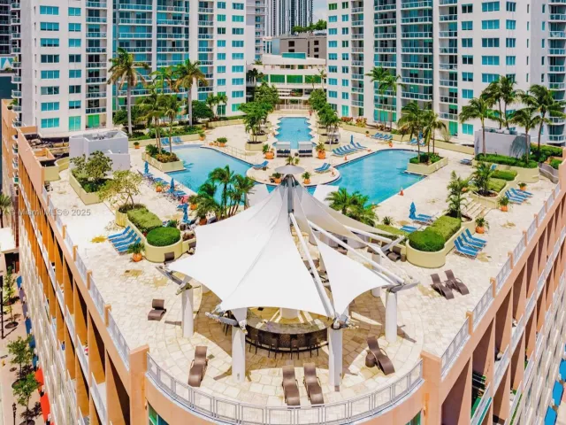 2-bedroom condo for rent in Miami - 244 Biscayne Blvd 3703 - MondialRealty