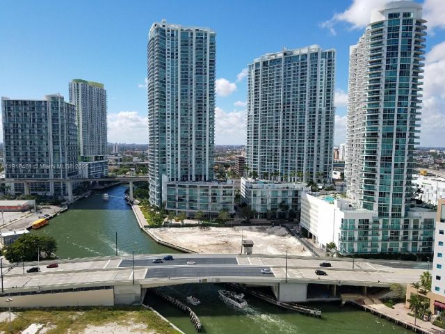 1-bedroom condo for sale in Miami - 31 SE 5th St 2205 - MondialRealty