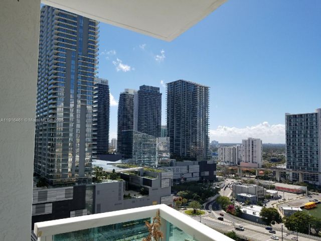 1-bedroom condo for sale in Miami - 31 SE 5th St 2205 - MondialRealty