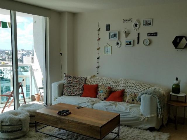 1-bedroom condo for sale in Miami - 31 SE 5th St 2205 - MondialRealty