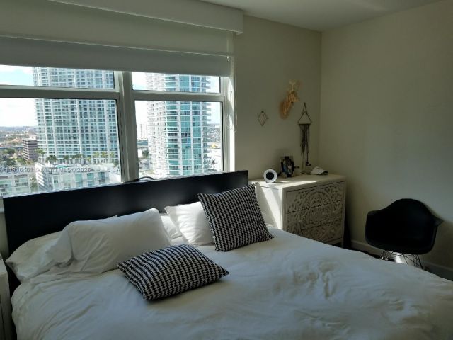 1-bedroom condo for sale in Miami - 31 SE 5th St 2205 - MondialRealty