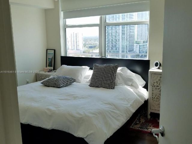 1-bedroom condo for sale in Miami - 31 SE 5th St 2205 - MondialRealty