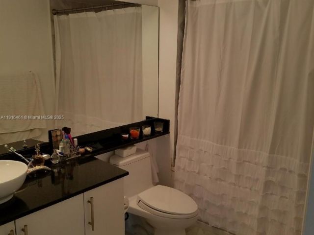 1-bedroom condo for sale in Miami - 31 SE 5th St 2205 - MondialRealty