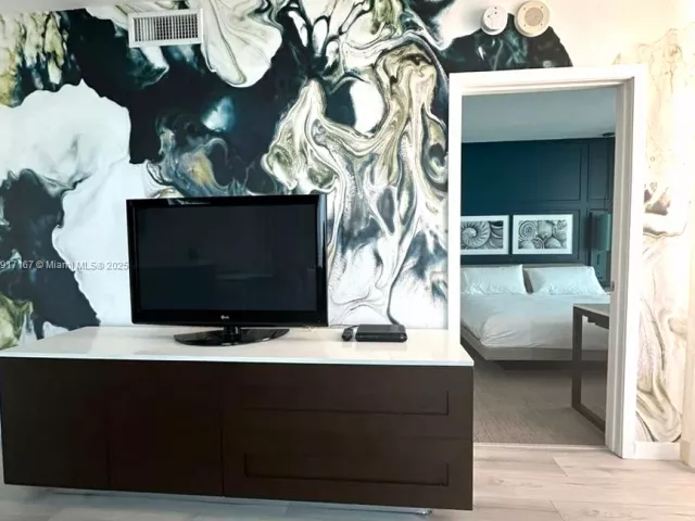 2-bedroom condo for sale in Sunny Isles Beach - 17315 Collins Ave 2006 - MondialRealty