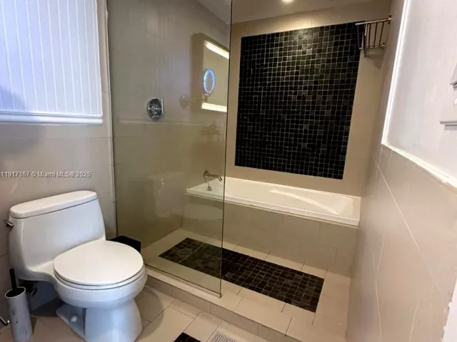 2-bedroom condo for sale in Sunny Isles Beach - 17315 Collins Ave 2006 - MondialRealty