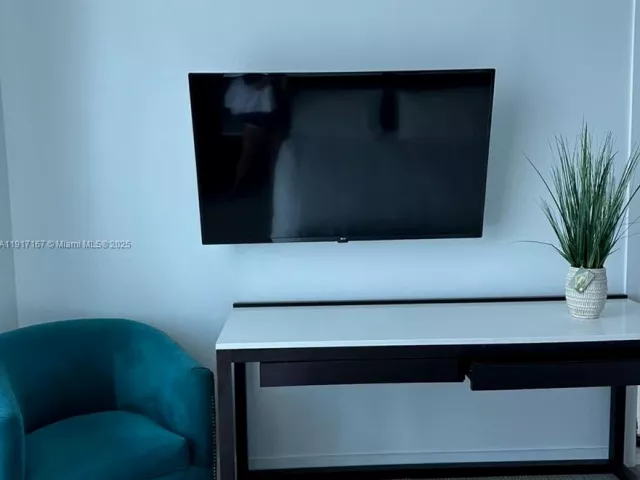 2-bedroom condo for sale in Sunny Isles Beach - 17315 Collins Ave 2006 - MondialRealty