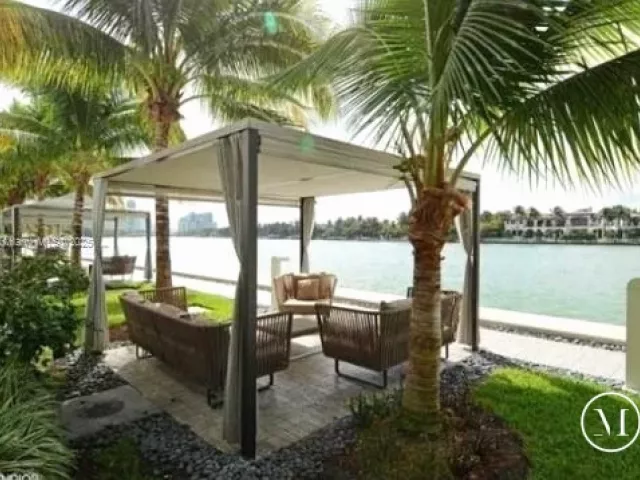 1-bedroom condo for sale in Miami Beach - 6700 Indian Creek Dr 1103 - MondialRealty
