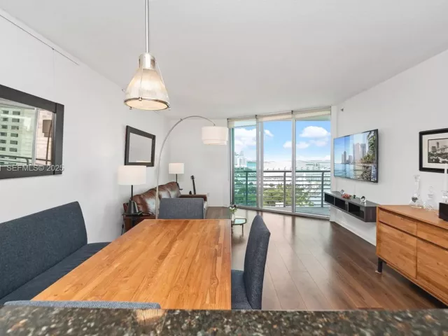 1-bedroom condo for sale in Miami - 325 S Biscayne Blvd 2918 - MondialRealty