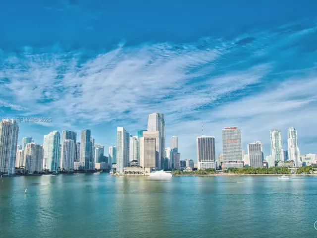 1-bedroom condo for sale in Miami - 325 S Biscayne Blvd 2918 - MondialRealty