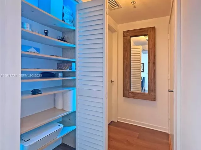 1-bedroom condo for sale in Miami - 325 S Biscayne Blvd 2918 - MondialRealty