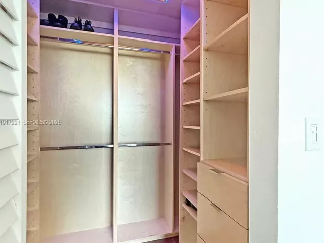 1-bedroom condo for sale in Miami - 325 S Biscayne Blvd 2918 - MondialRealty