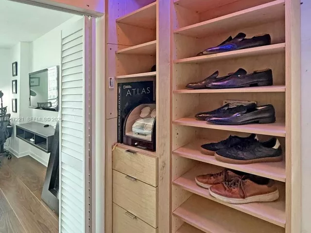 1-bedroom condo for sale in Miami - 325 S Biscayne Blvd 2918 - MondialRealty