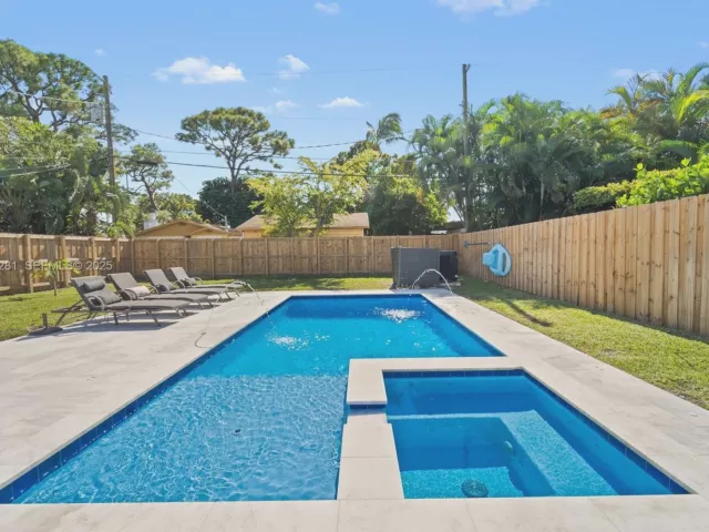 2-bedroom home for rent in Wilton Manors - 1464 NE 24th St - MondialRealty