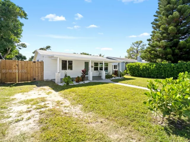 2-bedroom home for rent in Wilton Manors - 1464 NE 24th St - MondialRealty