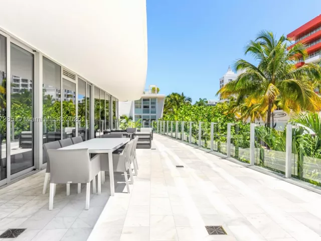 5-bedroom condo for rent in Miami Beach - 1 Collins Ave 207 - MondialRealty