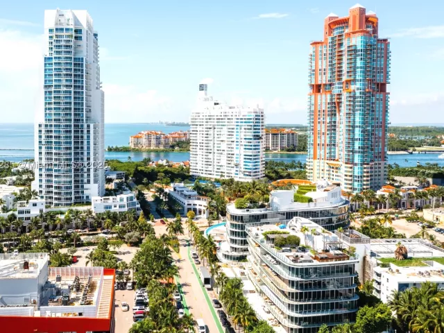 5-bedroom condo for rent in Miami Beach - 1 Collins Ave 207 - MondialRealty