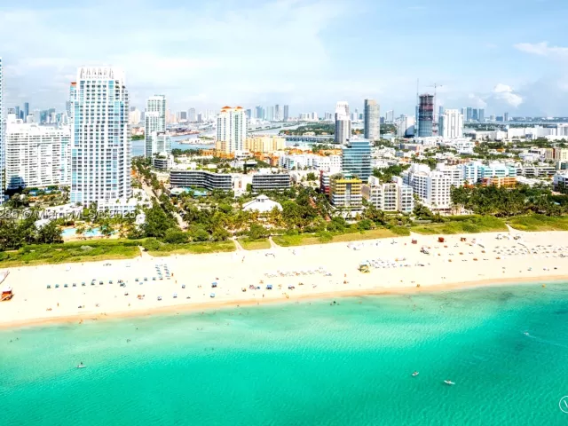 5-bedroom condo for rent in Miami Beach - 1 Collins Ave 207 - MondialRealty