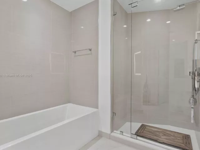 condo for rent in Miami - 851 NE 1st Ave 300 - MondialRealty