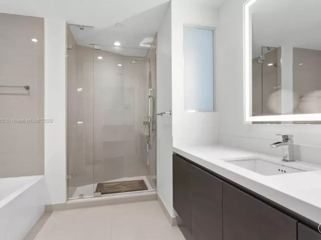 condo for rent in Miami - 851 NE 1st Ave 300 - MondialRealty